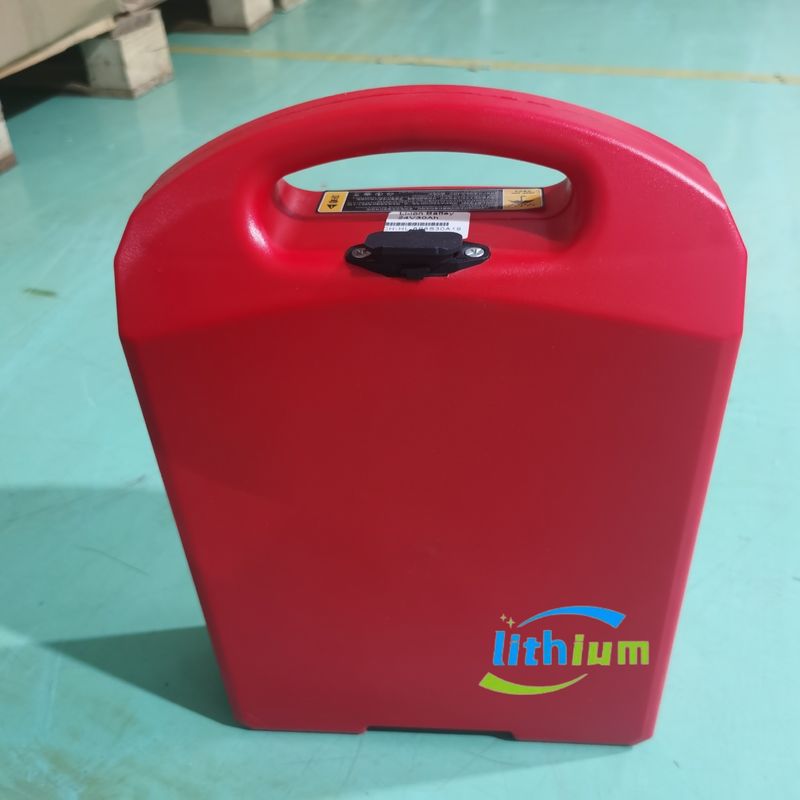 Lithium-Ionen-Batterie für einen elektrischen Gabelstapler in schwarzer Farbe mit einer Kapazität von 30 Ah Spannung von 24 V