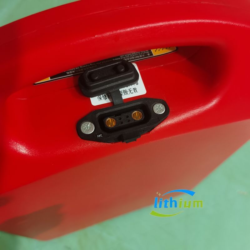 Lithium-Ionen-Batterie für einen elektrischen Gabelstapler in schwarzer Farbe mit einer Kapazität von 30 Ah Spannung von 24 V